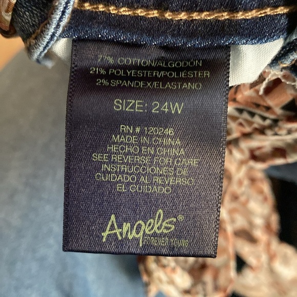 NWOT… Women’s Jeans Shorts with Size 24W - Picture 4 of 7